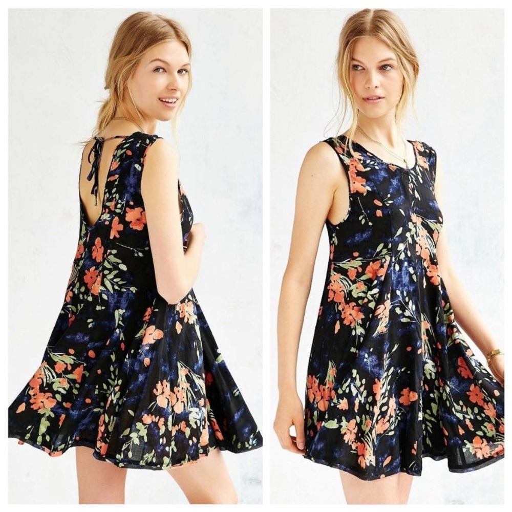 UO trapeze swing floral dress EUC